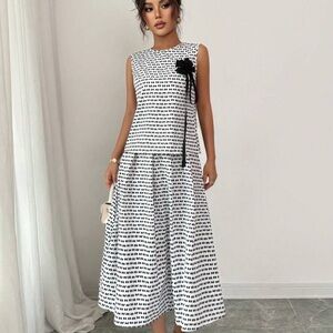 Elegant Black and White Sleeveless Dress